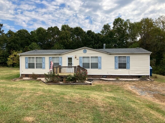 Building Photo - Three Bedroom Home in Hickory