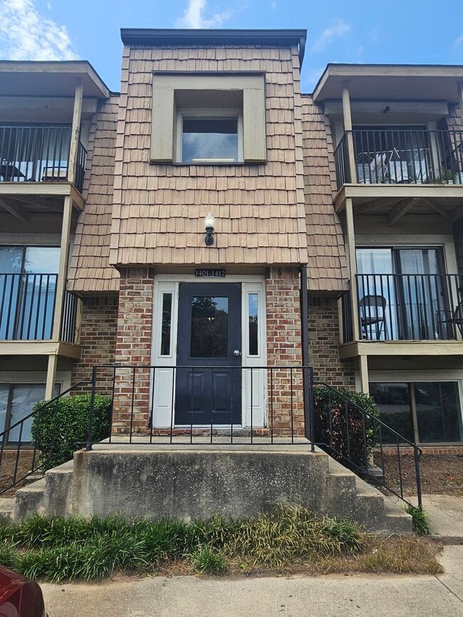 Building Photo - Conveniently Located Affordable Condo For Rent