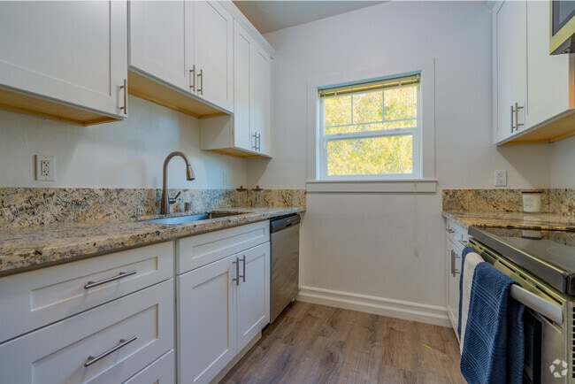 3BR, 1BA - 1200 SF - Kitchen