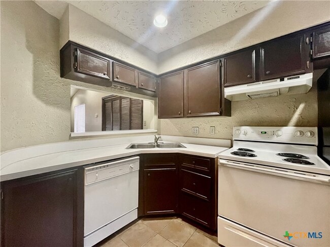 Building Photo - 430 Lindsey St Unit B2