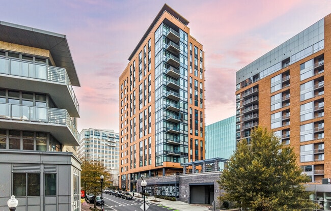 2000 Clarendon Blvd - 2000 Clarendon Blvd