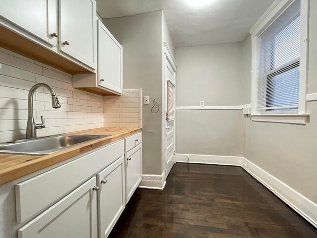 Photo - 2243 Campbell St