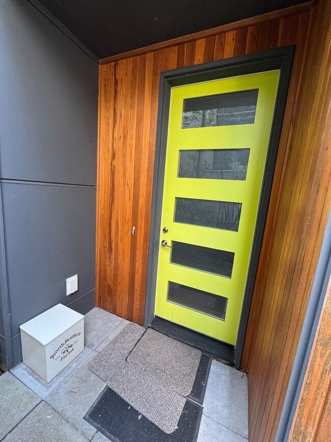 Photo - Modern 2 bed 2 bath townhome in Eastlake with panoramic view of Lake Union