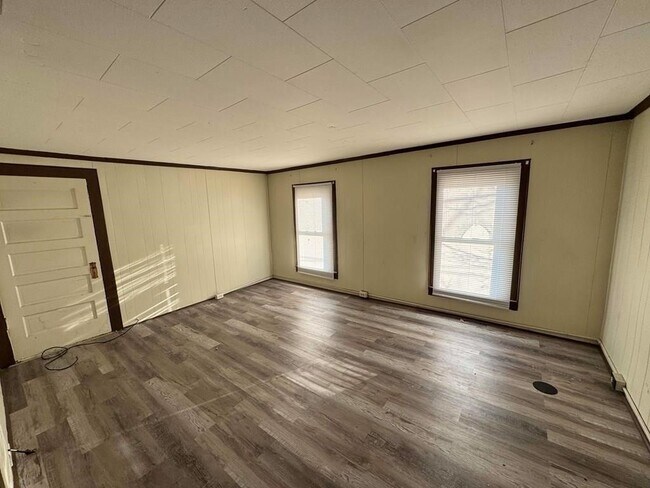 Photo - 339 E Market St Ext