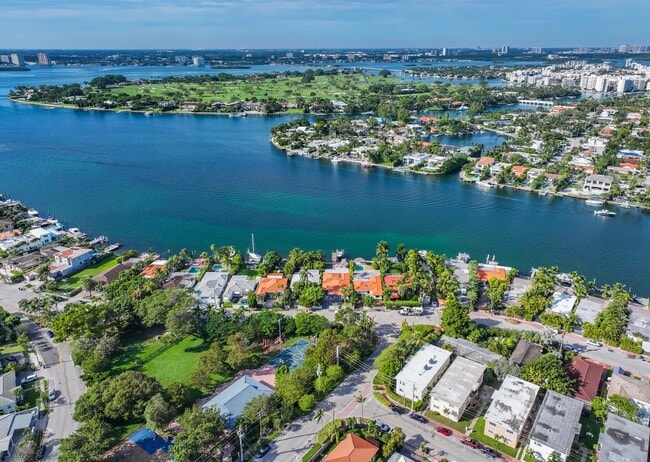 Photo - 8430 Crespi Blvd Unit # 8420