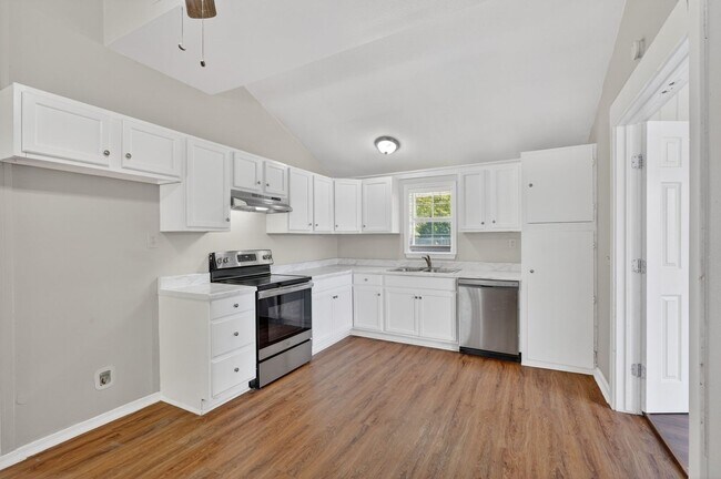 Photo - Charming 2 bedroom, 1 bathroom home located near Historic McKinney!! Free second month of rent lo...