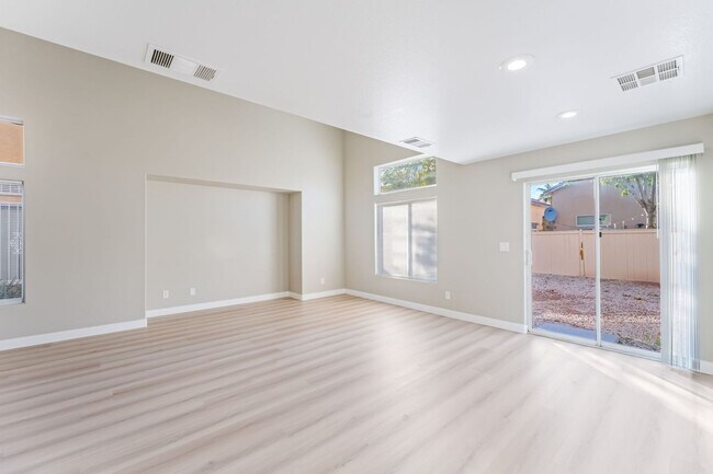 Photo - Modern Elegance Meets Spacious Comfort in a Unique Layout!