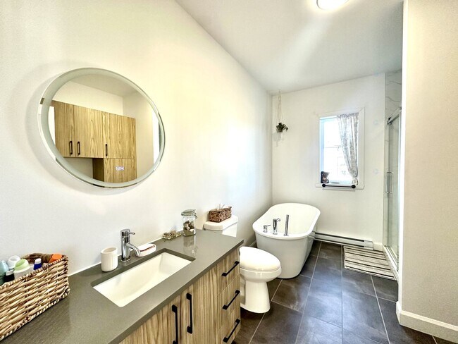 Building Photo - 48 Rue Alexander-Bothwell Unit 48