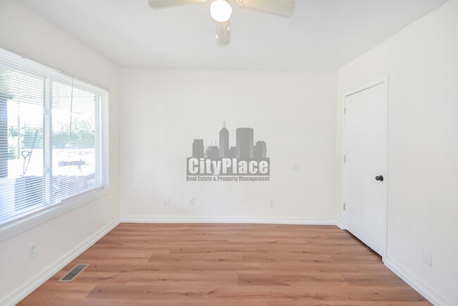Photo - 1458 W Congress Ave