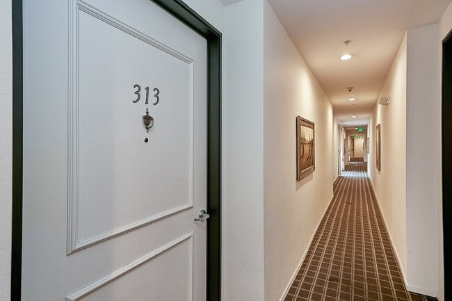 Photo - Spacious 2 Bed 2 Bath Condominium In K-Town Unidad 313