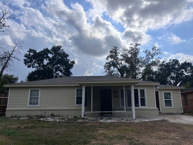 Photo - 7918 Woodlyn Rd