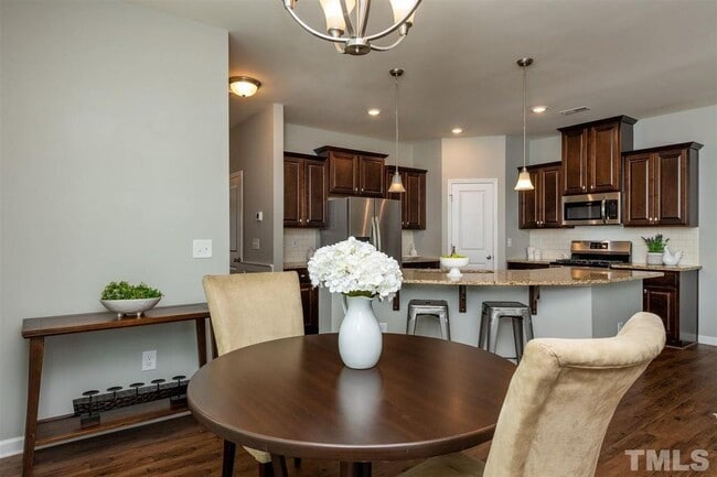 Photo - 1117 Neighborly Way