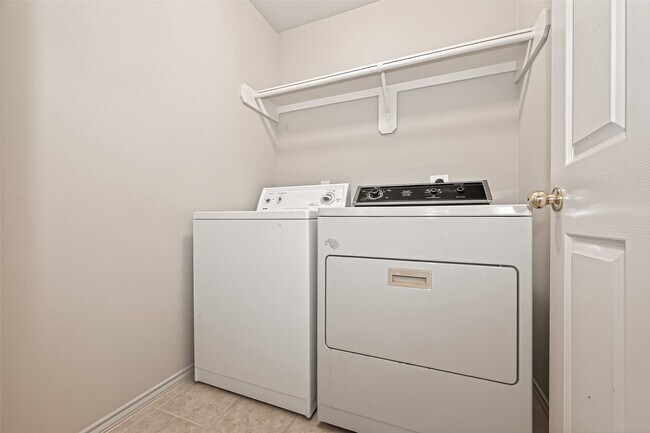 Building Photo - 26414 Suffield Glen Ln