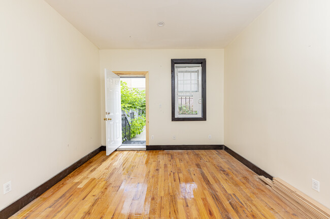 Photo - 1287 Greene Ave Apartamento Unidad 1L