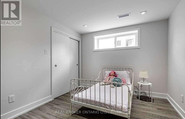 Photo - 25 Newlin Crescent