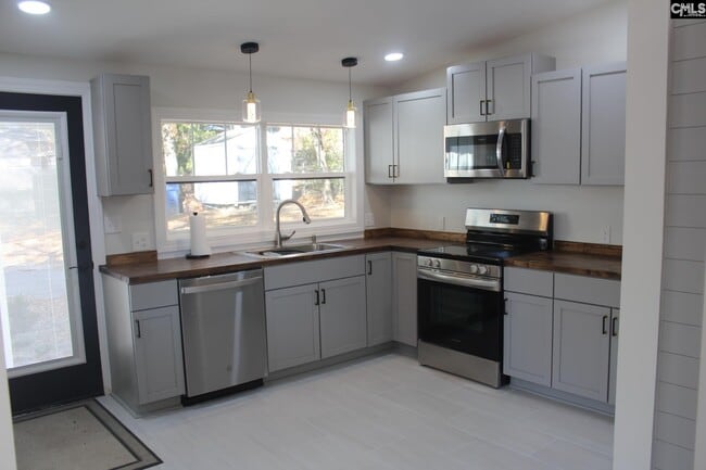 Photo - 955 Laurie Ln