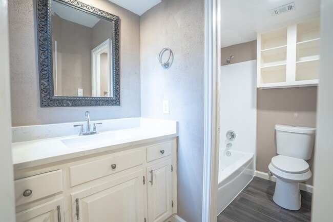 Building Photo - 928 Memorial Village Dr Unit 22