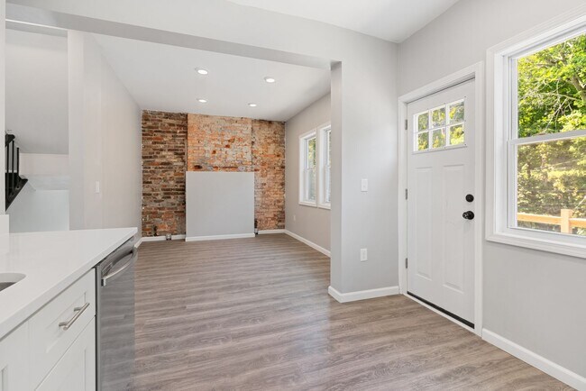 Photo - 928 Morningside Ave Unit 3