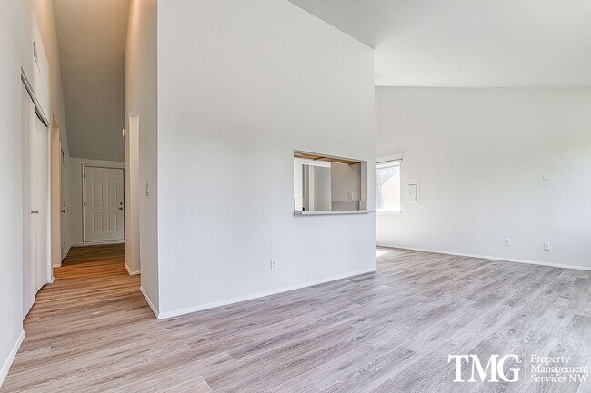 Photo - Amazing Open concept Condo in a secluded c...