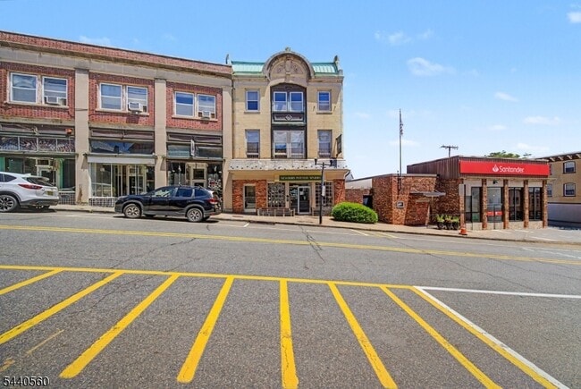 Building Photo - 409 Main St Unit 3F