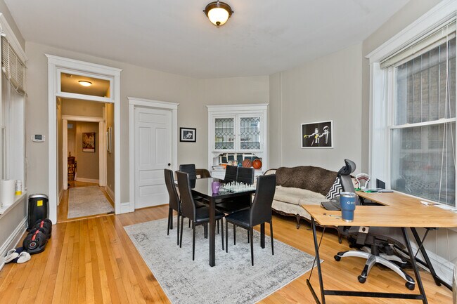 Photo - 3350 N Sheffield Ave Unidad 1