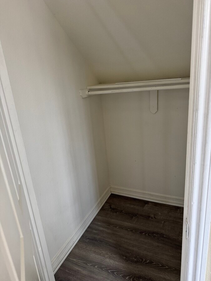 Photo - 1512 E 107th St Unidad downstair