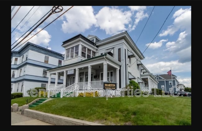 Photo - 308 Pawtucket St