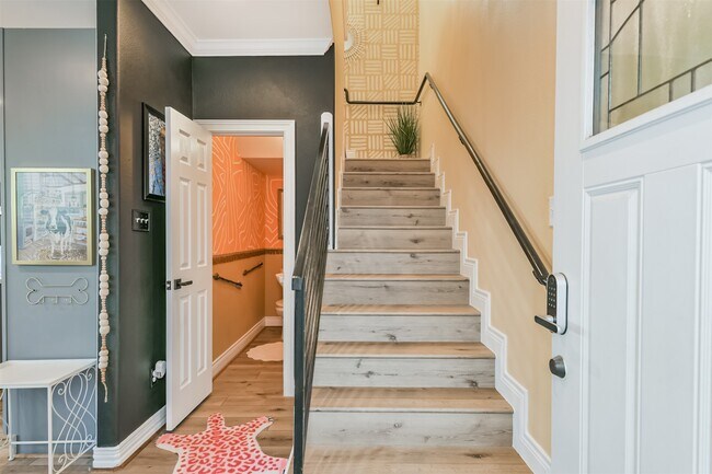 Photo - 1010 Melneeka Ln