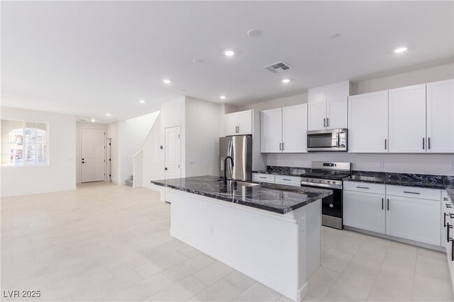 Photo - 2611 Aversa St