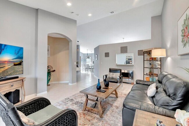Photo - 6129 Heliconia Rd