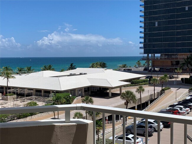Building Photo - 1950 S Ocean Dr Unit 4C Rental