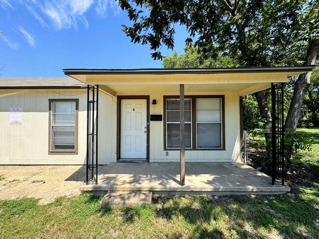 Building Photo - 1810 N Gray St Rental