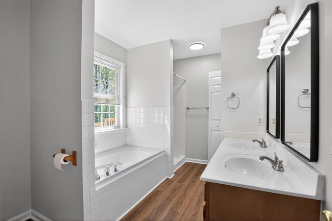 Photo - 15980 Crowfoot Ct