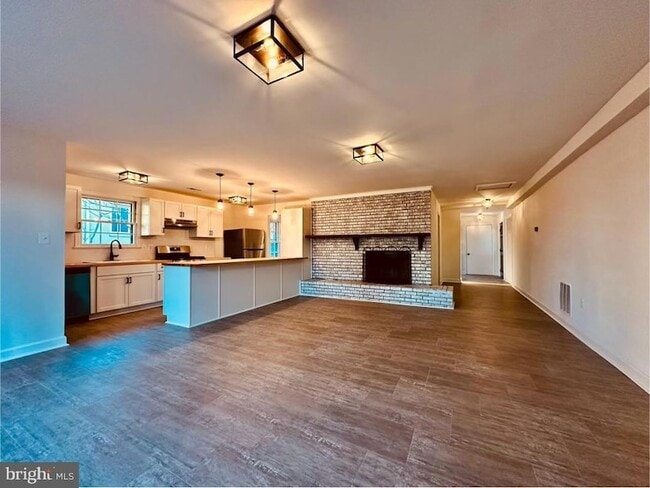 Photo - 16 W Marshall St