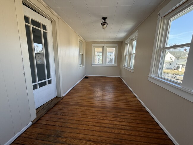 Photo - 136 E Woodside St