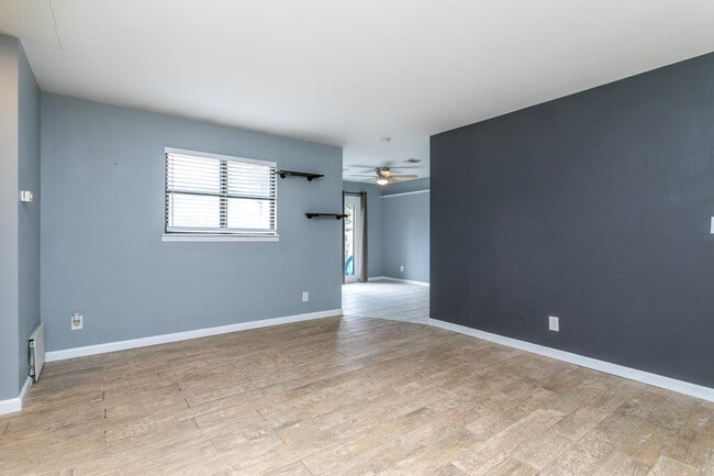 Photo - 2801 W Broadway Unidad G-4