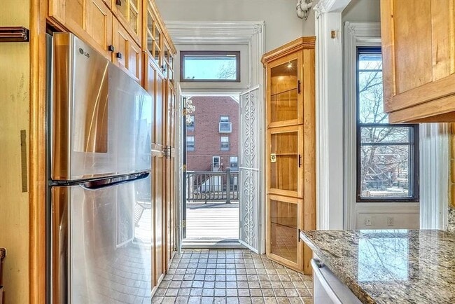 Photo - 654 Tremont St