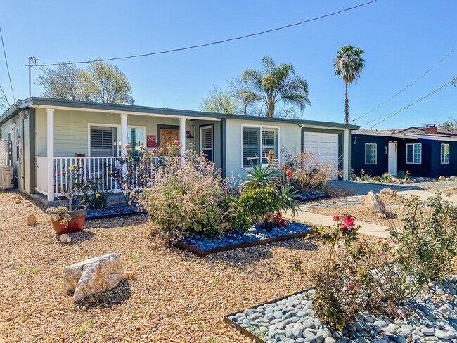 Building Photo - Beautiful Single-Story 2 Bedroom, 1 Bath w... Rental
