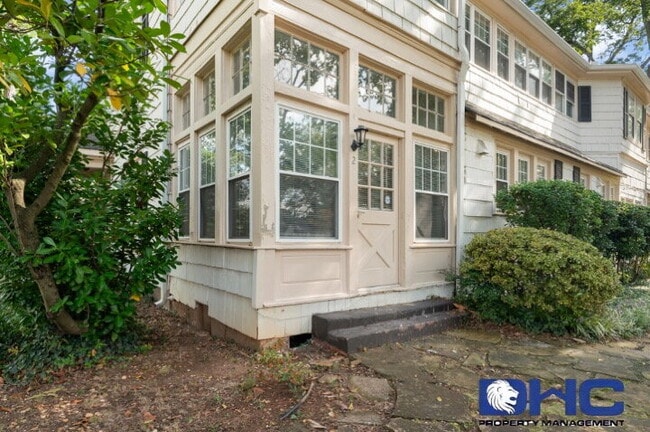 Building Photo - Historic College Park 2 Bedroom Unit 2
