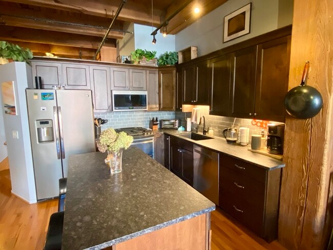 Photo - 1250 W Van Buren St Unit 208