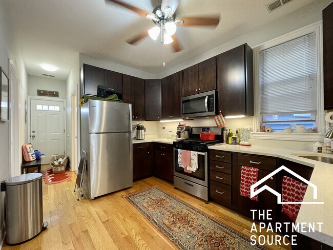 Photo - 3611 W Wolfram St Unit 2