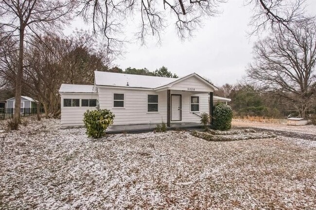 Building Photo - Welcome to this Beautiful Newly Renovated ... Rental