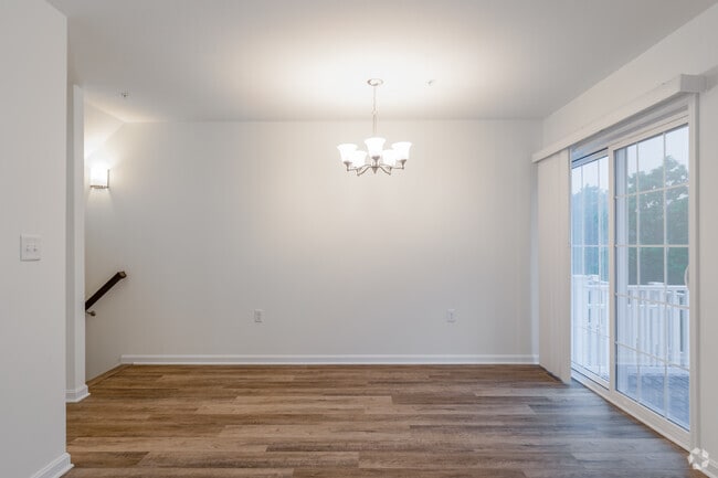 4BR, 2.5BA - 1,820SF