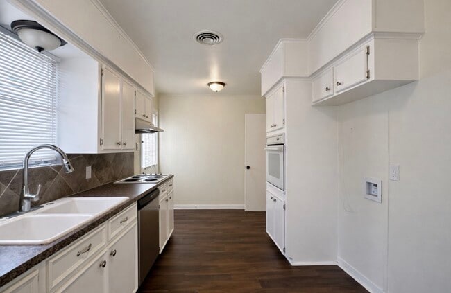 Photo - 205 E Crestmont Dr