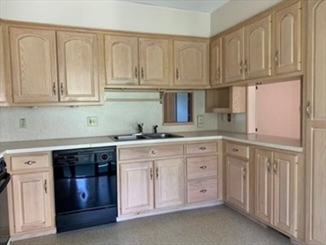 Building Photo - 717-719 Stony Hill Road Unit 719 Stony Hill Rd Rental