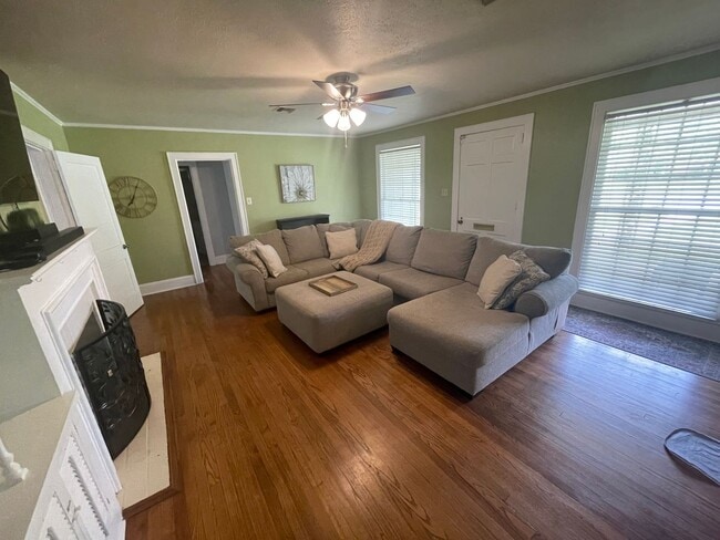 Photo - Spacious South Highlands 2 Bedroom Home with flex rooms!