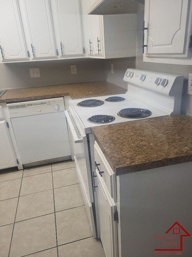 Photo - 2111 NW Lindy Ave