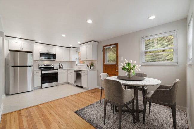 Kitchen Dining Combo - 62 Duncan Ave Apartment Unit 62 Duncan Avenue