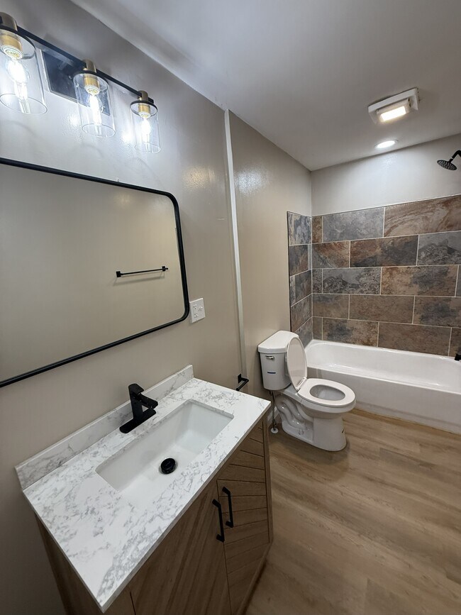 Photo - 4509 Fenwick Ave