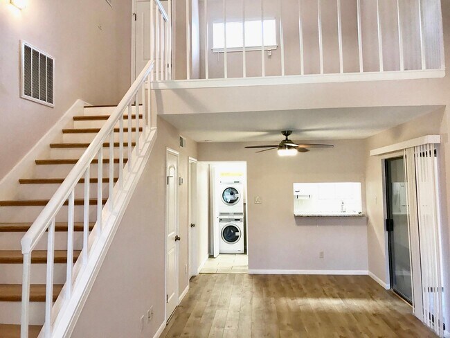 Building Photo - 3100 Walnut Bend Ln Unit 218 Rental
